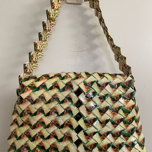 Purse Hand made in Mexico with repurposed materials (plastic packaging). - Picture 3 of 3
